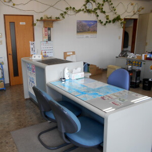 丸西旭自動車工業店内